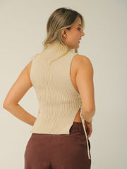 Blusa Tejida Ajustable a Los Lados Con Cuello Alto