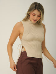 Blusa Tejida Ajustable a Los Lados Con Cuello Alto