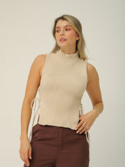 Blusa Tejida Ajustable a Los Lados Con Cuello Alto