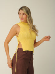 Blusa Tejida Ajustable a Los Lados Con Cuello Alto