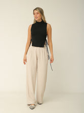 Blusa Tejida Ajustable a Los Lados Con Cuello Alto