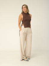 Blusa Tejida Ajustable a Los Lados Con Cuello Alto