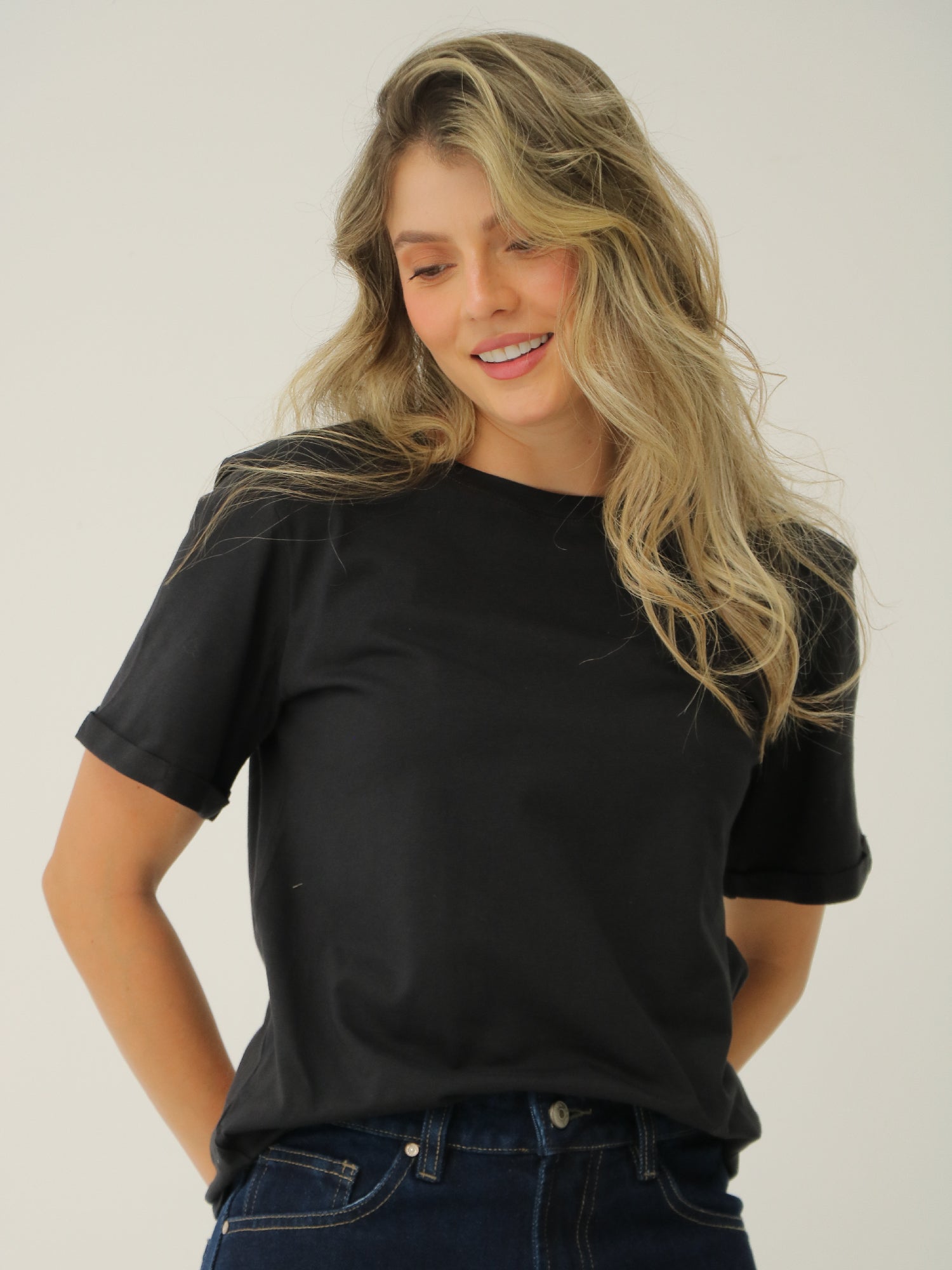 Camiseta Básica Con Manga Doblada