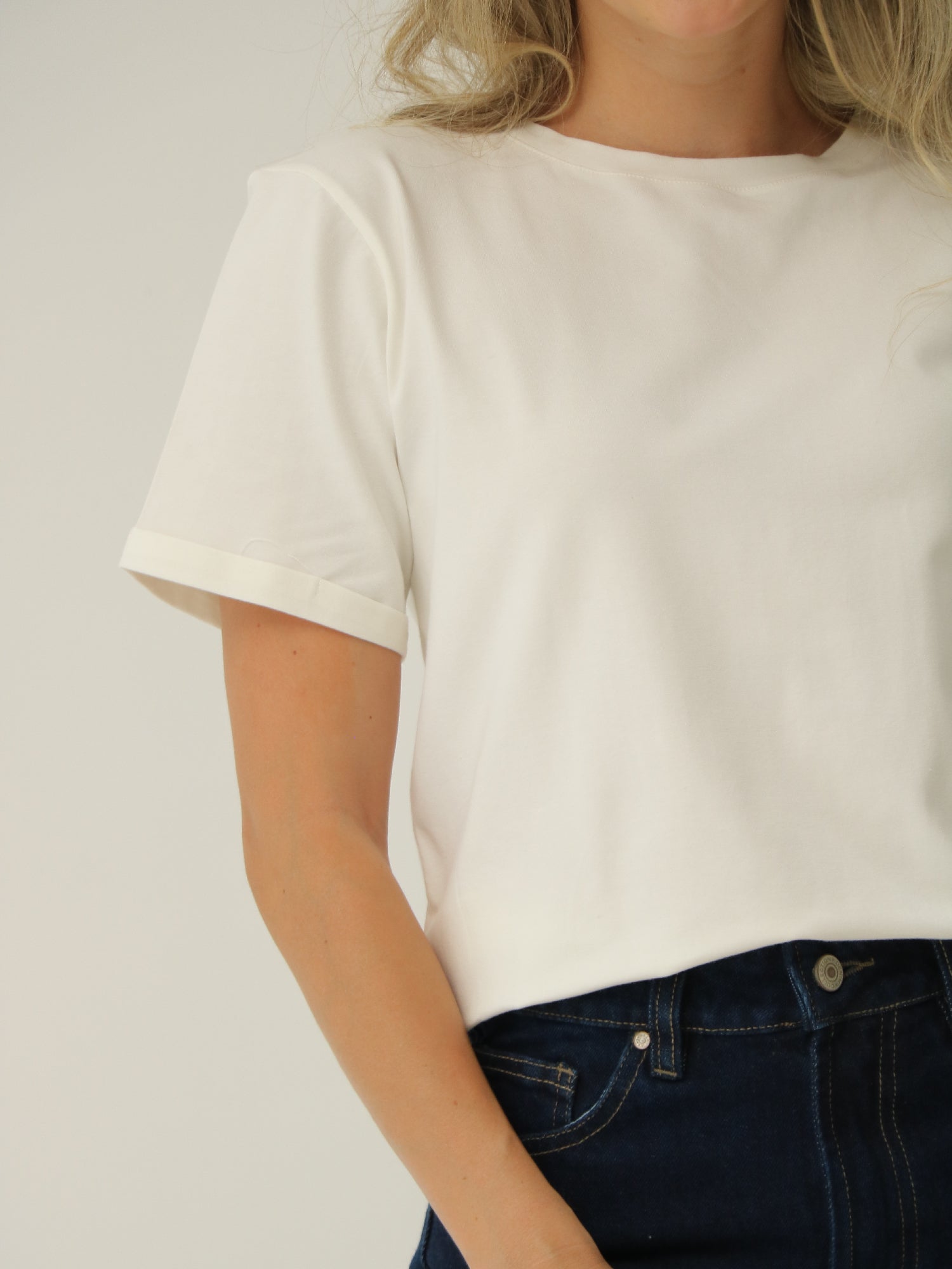 Camiseta Básica Con Manga Doblada