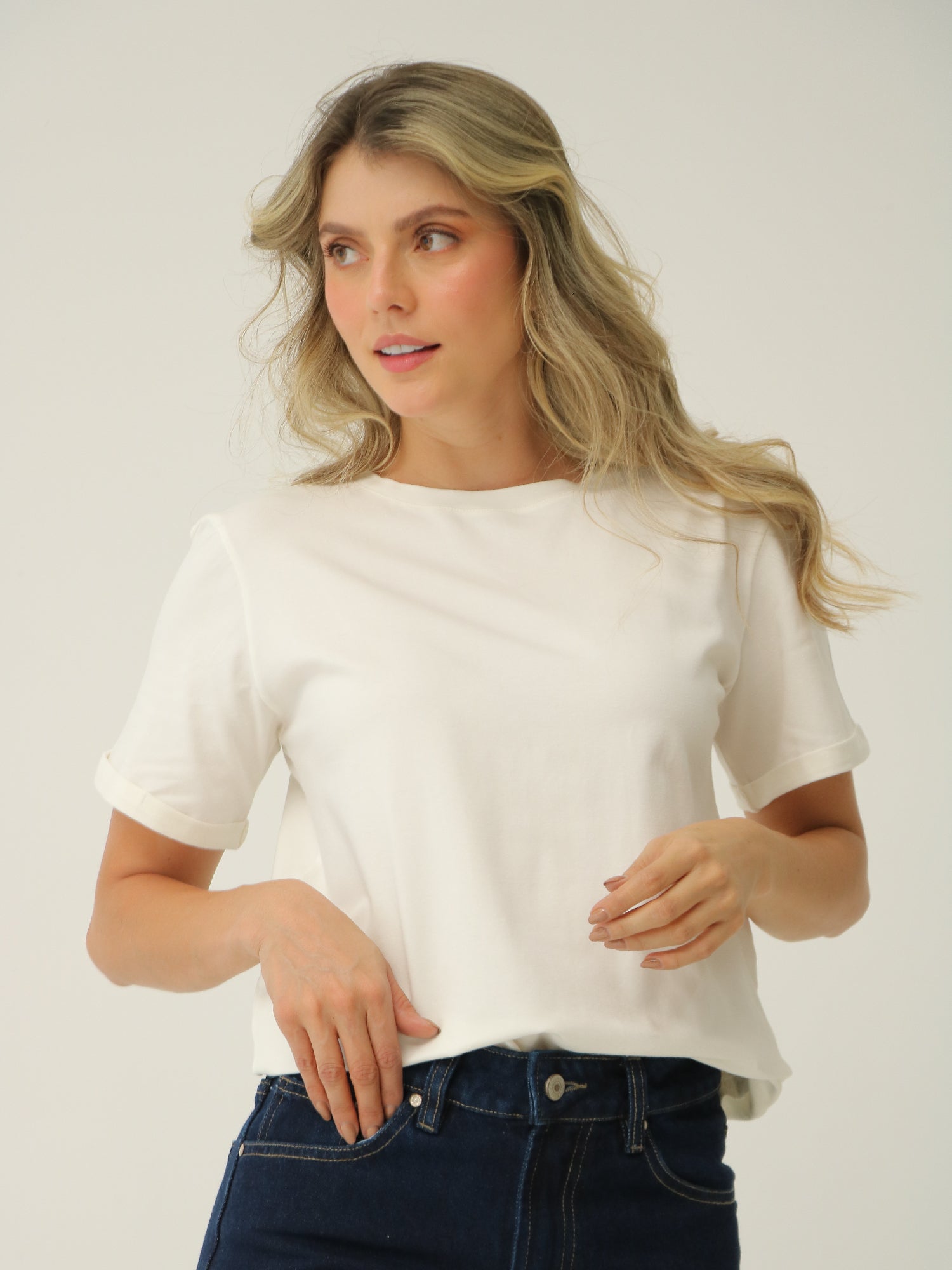 Camiseta Básica Con Manga Doblada