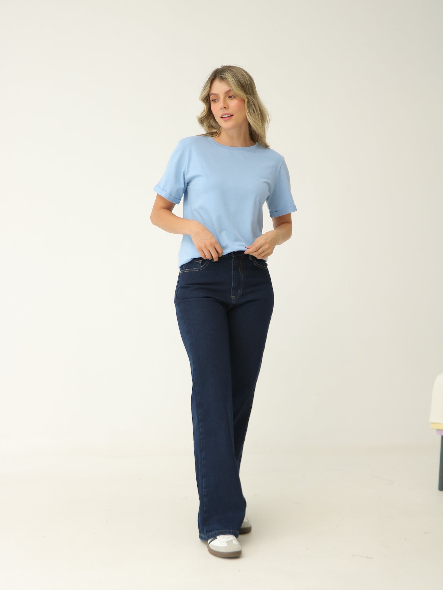 Camiseta Básica Con Manga Doblada
