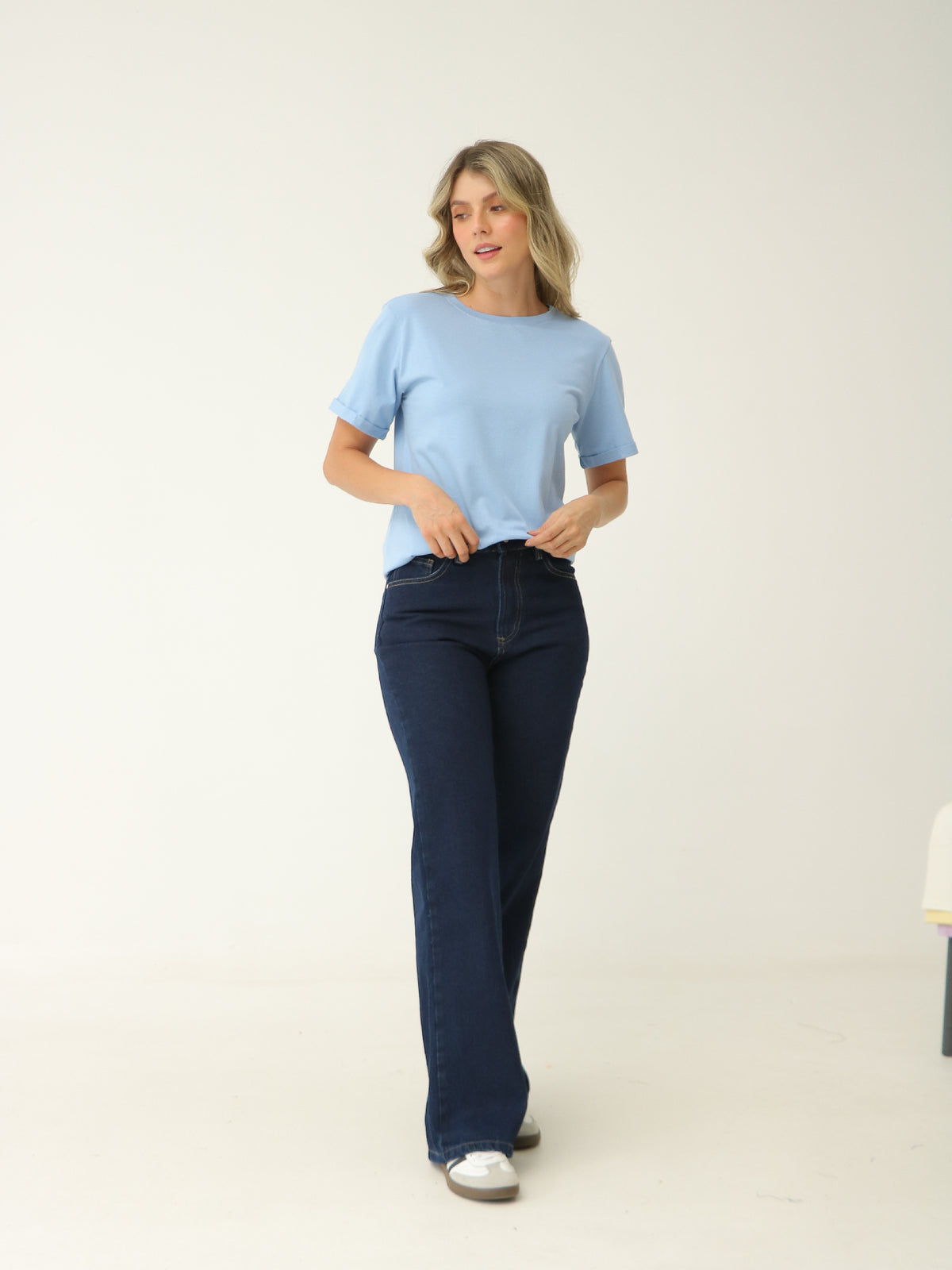 Camiseta Básica Con Manga Doblada