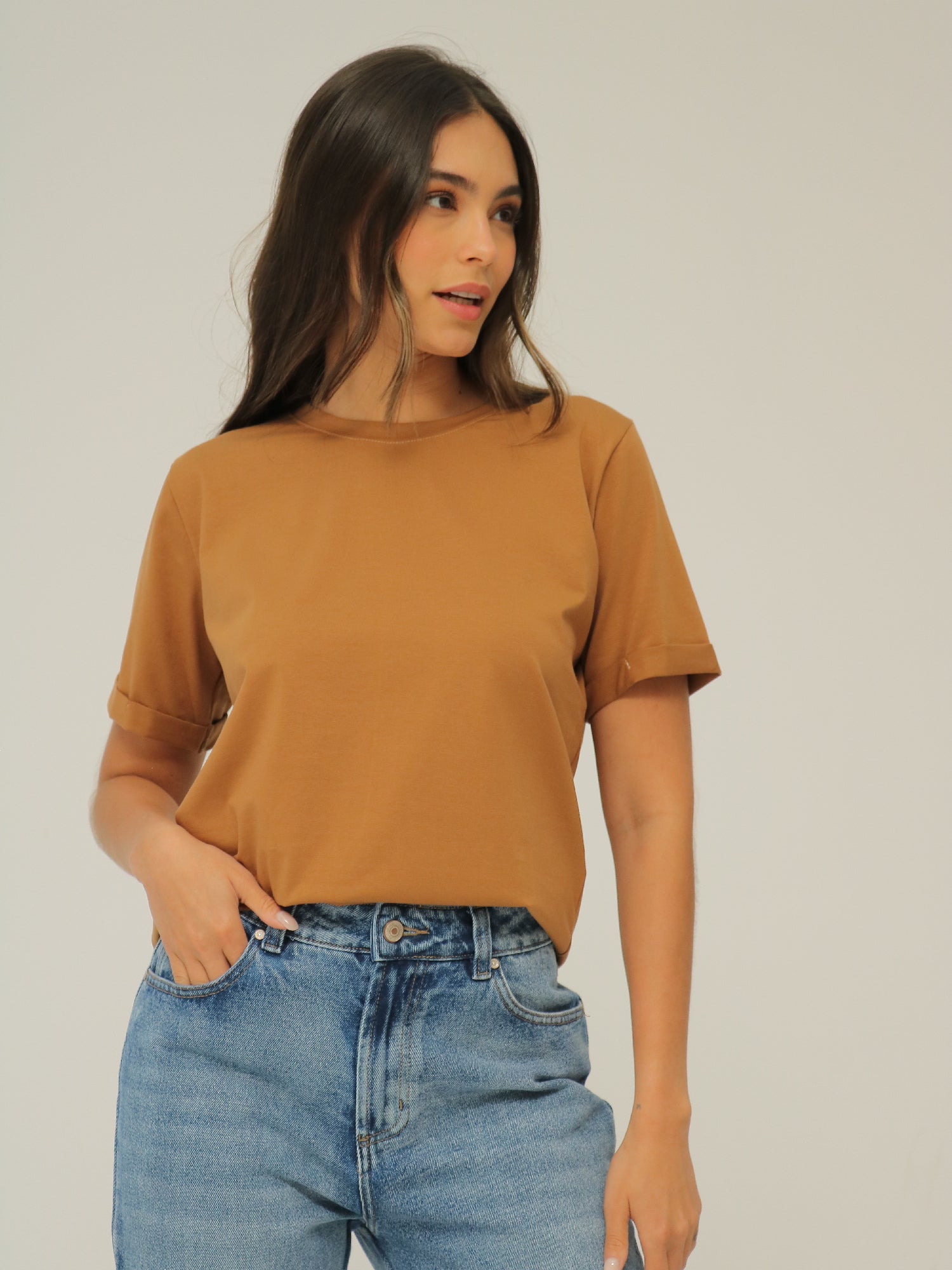 Camiseta Básica Con Manga Doblada