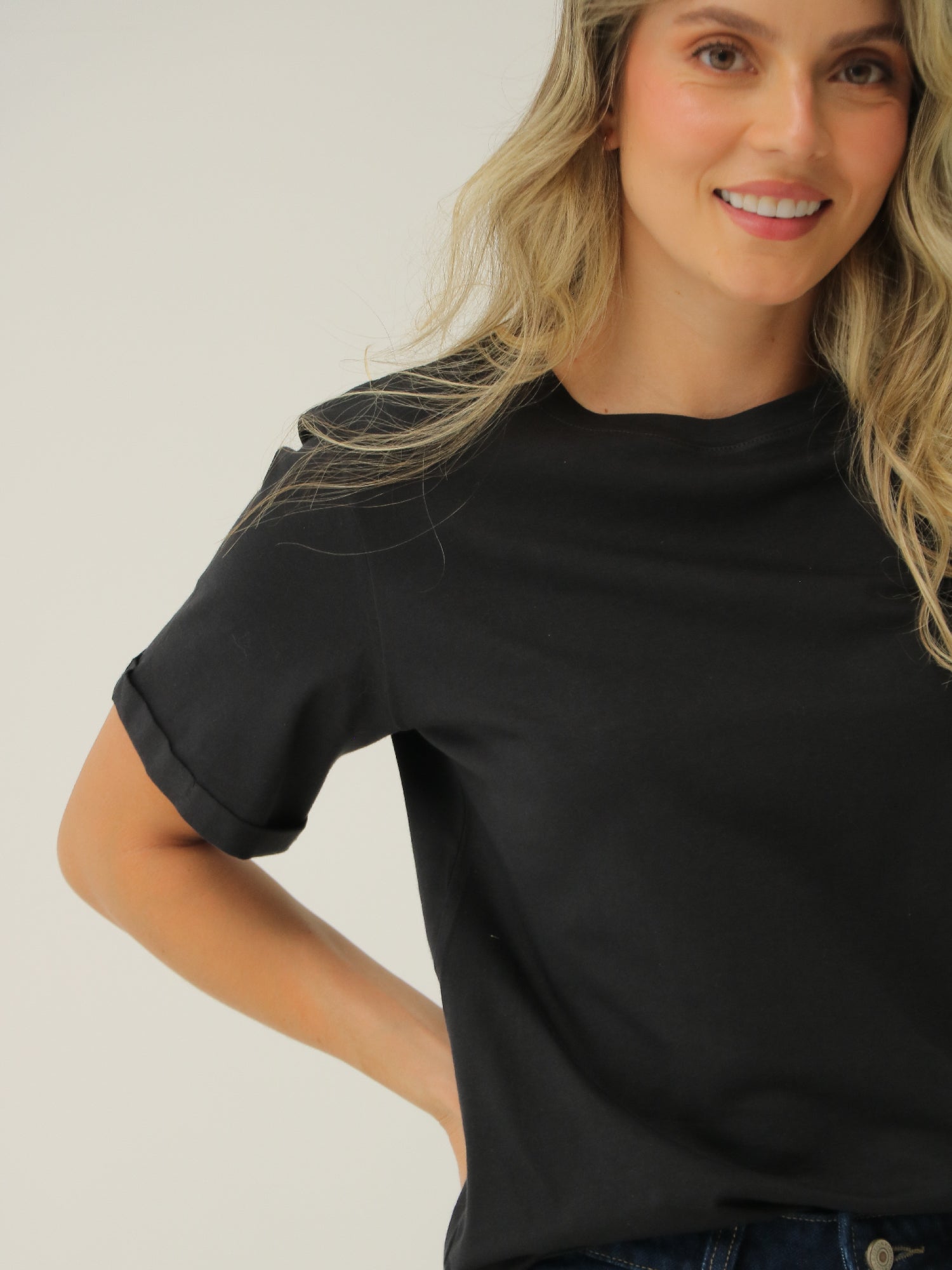Camiseta Básica Con Manga Doblada